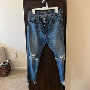 American Eagle distressed blue jeans